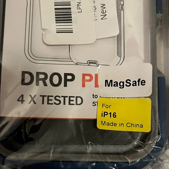 Durable Blue MagSafe-Compatible Phone Case - Picture 2 of 3